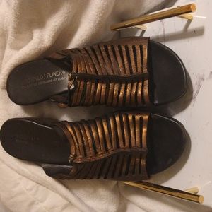 Donald J Pliner Chaya Bronze Slides